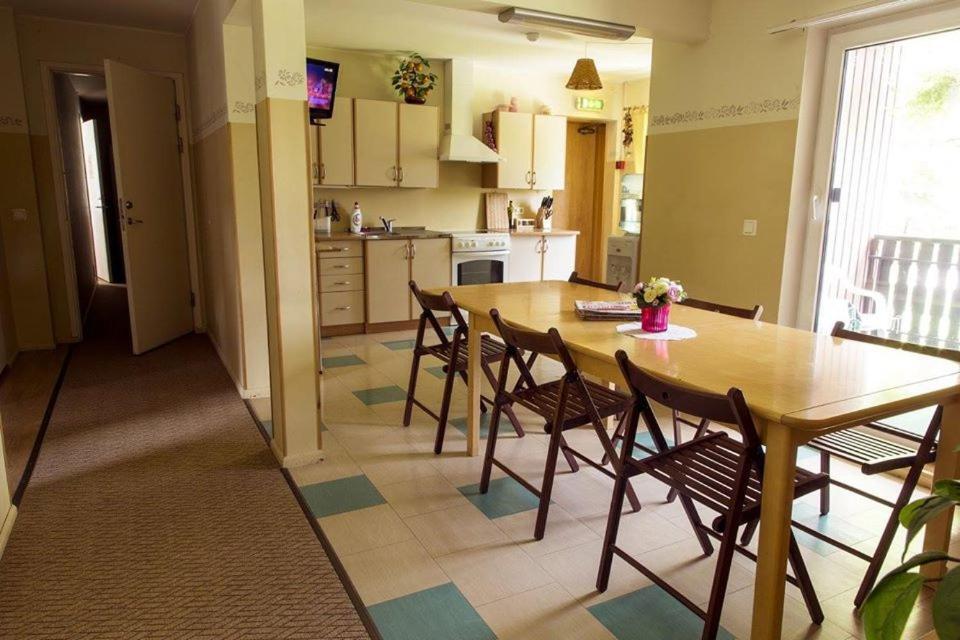 Vahe Guest House Poltsamaa Exterior photo